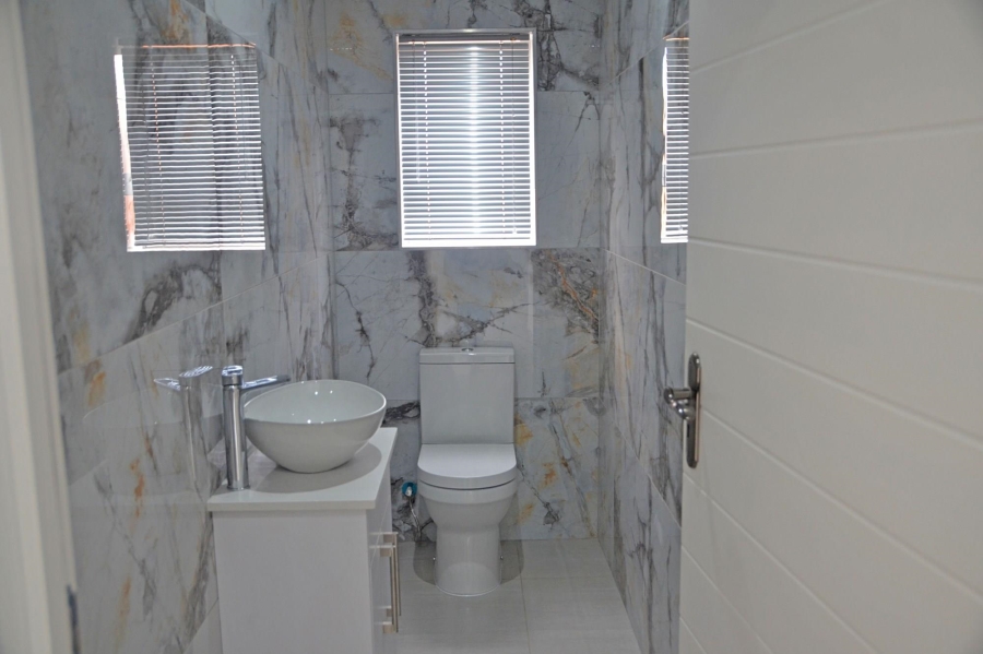 4 Bedroom Property for Sale in Monte Christo Western Cape